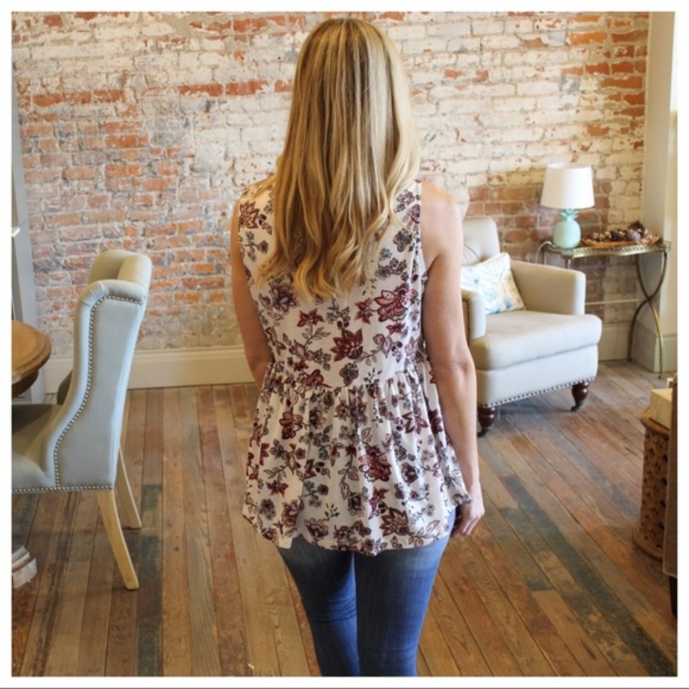 LAST ONE! Ivory Floral Crochet Detail Tunic - Picture 3 of 3